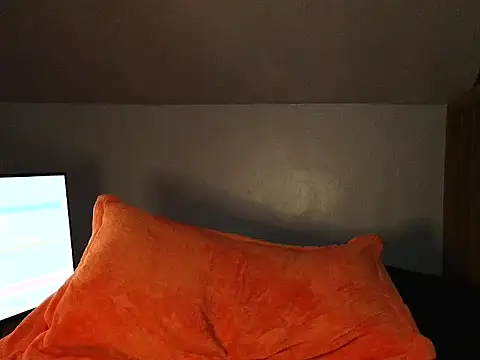 Chillntalkmami's Live Chat Room