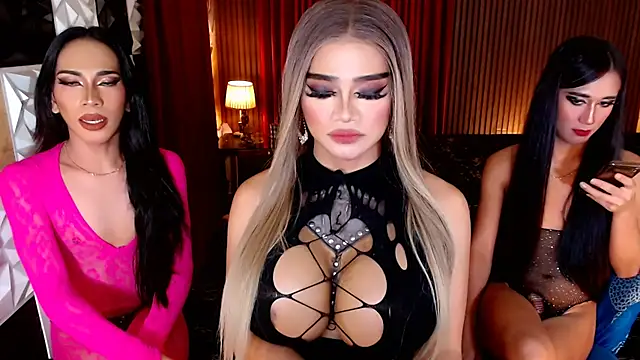 PrettyHorseCockTrans Show in webcam