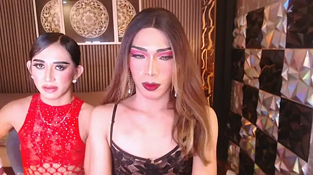 PrettyHorseCockTrans Show in webcam