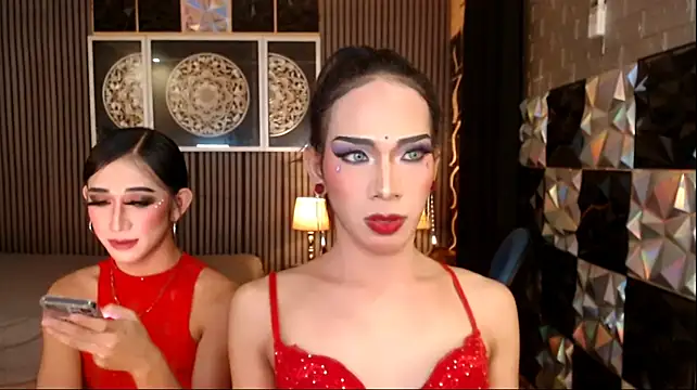 Show modela PrettyHorseCockTrans na web-kameri