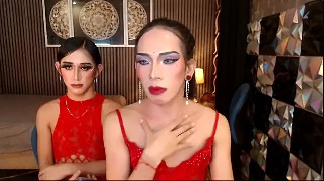 PrettyHorseCockTrans 网络视讯表演