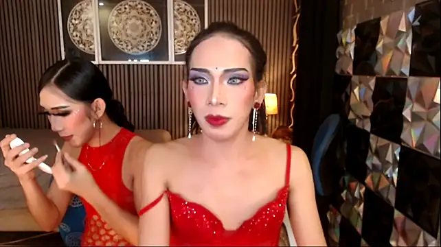 PrettyHorseCockTrans' Webcam Show