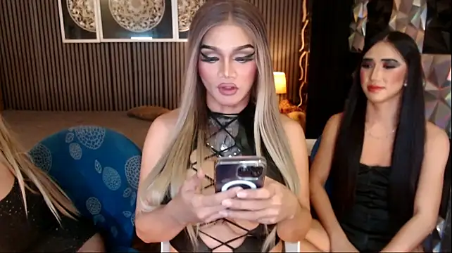 Pertunjukan Kamera Web PrettyHorseCockTrans