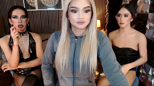 PrettyHorseCockTrans' Webcam Show
