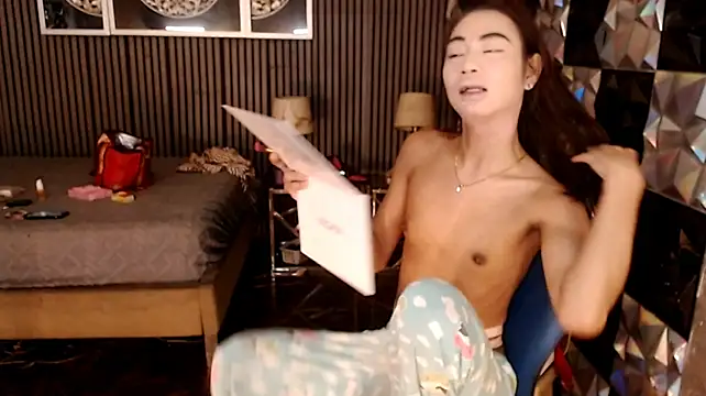 PrettyHorseCockTrans – webcam-show