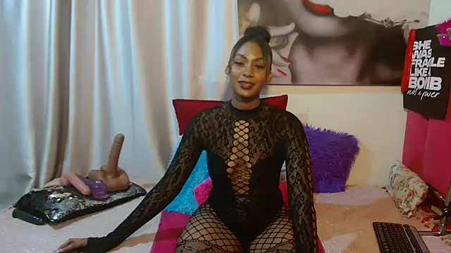 Moreish-06's Live XXX Chat