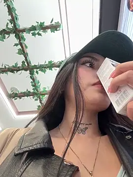 Bonny_Eva Adlı Modelin Canlı XXX Sohbeti