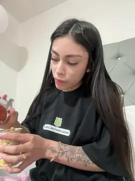 Bonny_Eva Adlı Modelin Canlı XXX Sohbeti