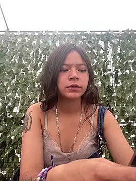 Ninffa_pinkk21's Webcam Show