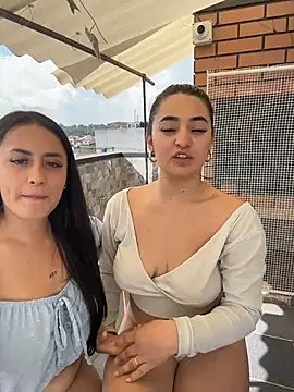 Antonella_Julieta Pertunjukan Webcam