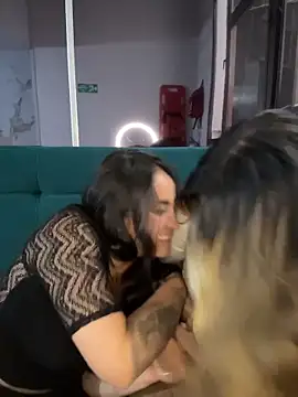 Antonella_Julieta webcam show