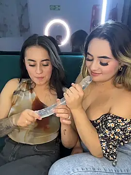 Antonella_Julieta Pertunjukan Webcam