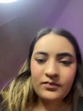 Pertunjukan Kamera Web Antonella_Julieta