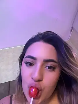 Pertunjukan Kamera Web Antonella_Julieta