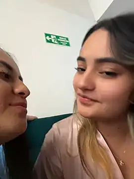 Antonella_Julieta webkamerás műsora