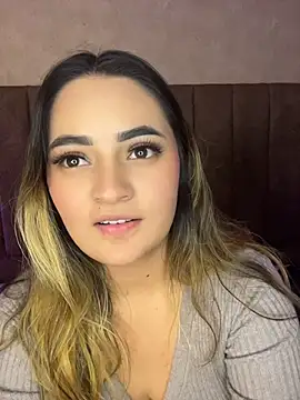 Pertunjukan Kamera Web Antonella_Julieta