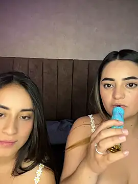 Show de Antonella_Julieta na webcam