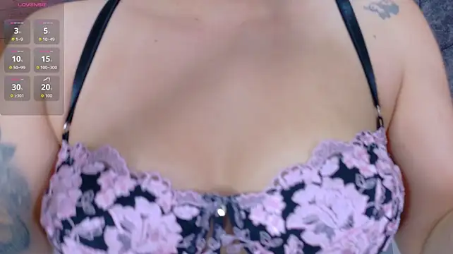 AnnieRouse__ লাইভ XXX চ্যাট