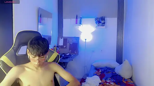 Liarr_ Show in webcam