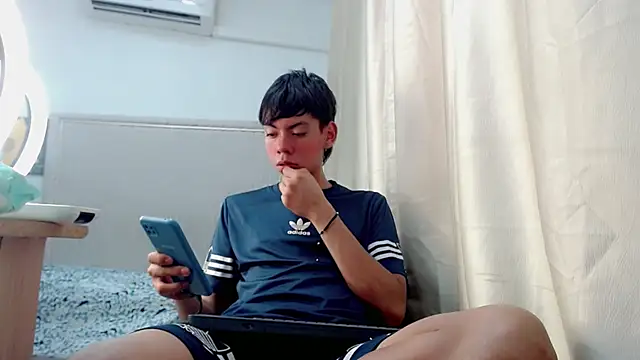 Liarr_: διαδικτυακό σόου στην κάμερα