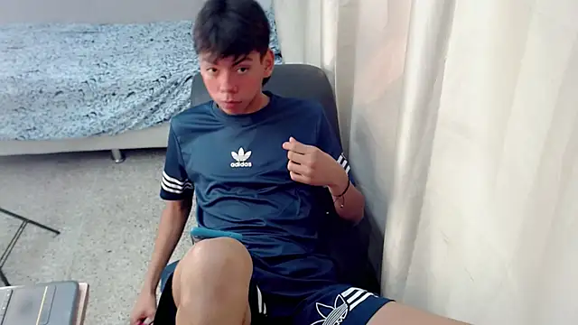 Liarr_ webkamerás műsora