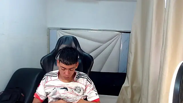 Liarr_ Show Webcam