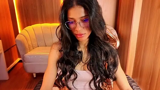 Alina_b_ Adlı Modelin Canlı XXX Sohbeti
