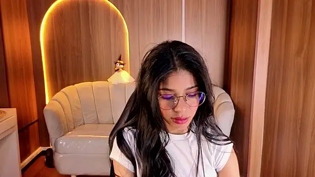 Alina_b_ Adlı Modelin Canlı XXX Sohbeti