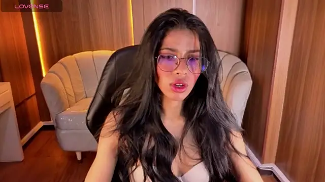 Chat +18 de Alina_b_ ao vivo
