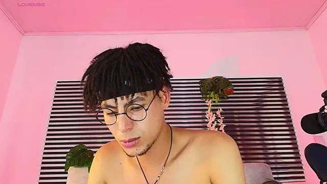 ThiiagoSaeenz 网络视讯表演