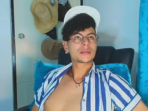 ThiiagoSaeenz Adlı Modelin Web Kamerası Şovu