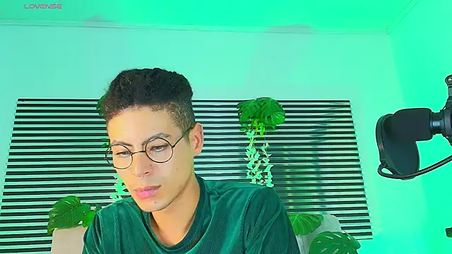 ThiiagoSaeenz Pertunjukan Webcam