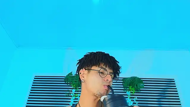 ThiiagoSaeenz Show in webcam