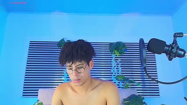 ThiiagoSaeenzのウェブカメラショー