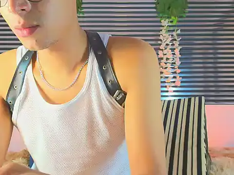 ThiiagoSaeenz 网络视讯表演