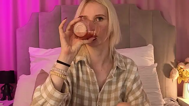 CrystalLili Adlı Modelin Canlı XXX Sohbeti