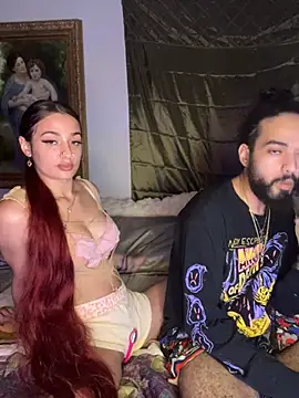 heluvsbabii: διαδικτυακό σόου στην κάμερα