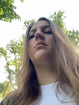 غرفة دردشة AliceDesmee المباشرة