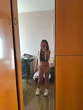 Thegirlofthemirrorのウェブカメラショー