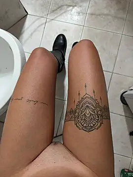 Thegirlofthemirror Show in webcam