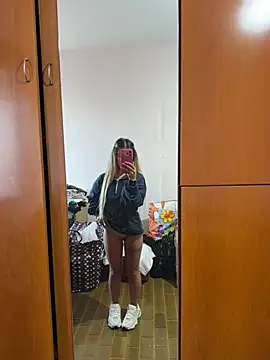 Thegirlofthemirror Webcam show