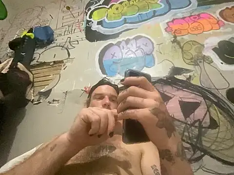 gothboiplzty: διαδικτυακό σόου στην κάμερα