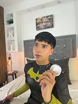 Pertunjukan Kamera Web Keen_Nico