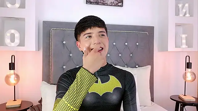 Keen_Nico Show in webcam