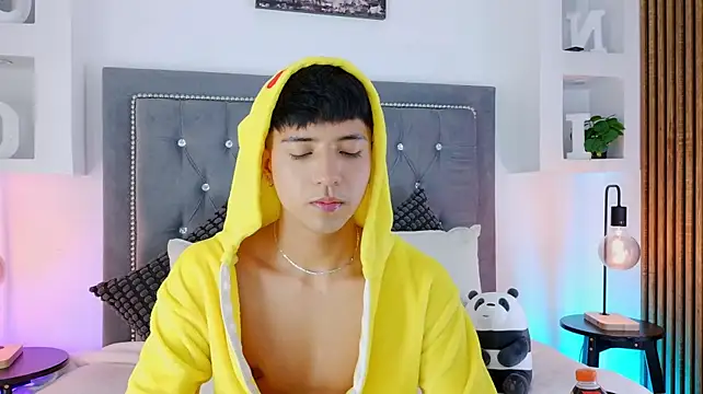 Keen_Nico Show in webcam