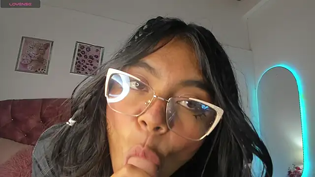 Pokazy przed kamerką – luna_velveth