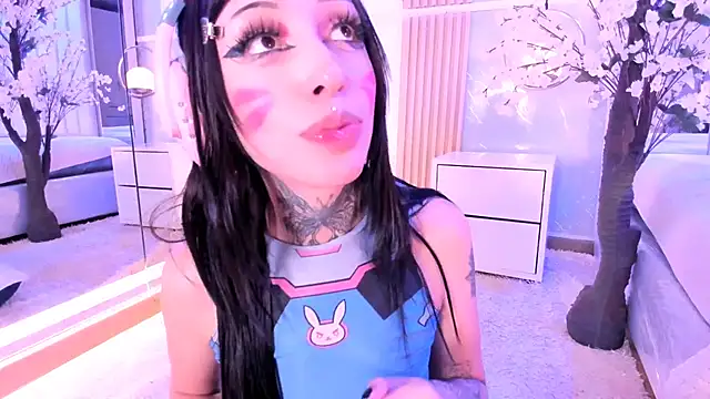 SalemBlackrose: διαδικτυακό σόου στην κάμερα