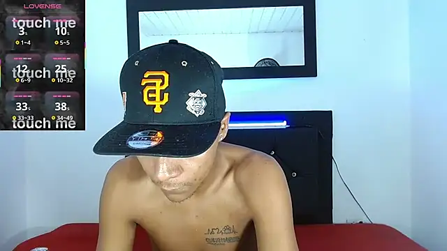 hotboyluxe Pertunjukan Webcam