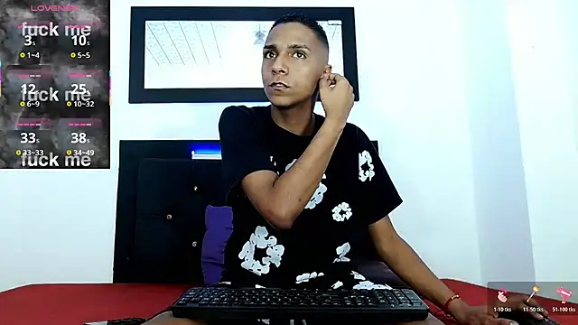 hotboyluxe webcam show