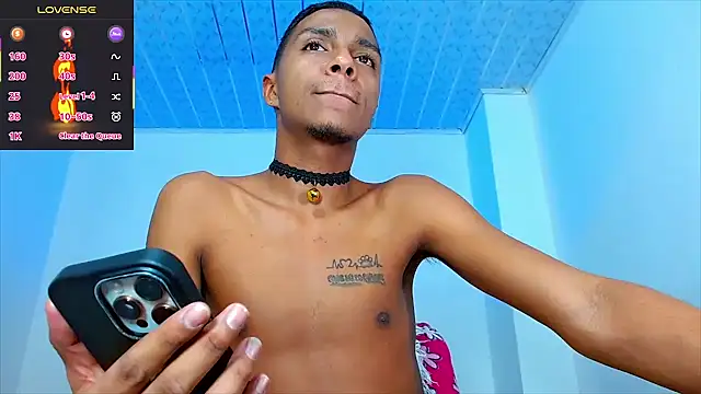 Show modela hotboyluxe na web-kameri